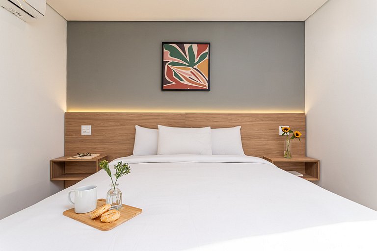 Studio c cama queen e varanda | Próx Av paulista