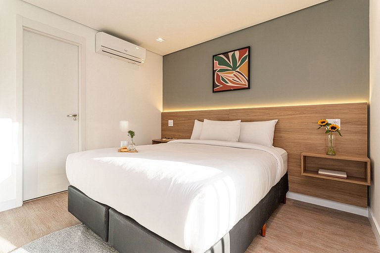 Studio c cama queen e varanda | Próx Av paulista