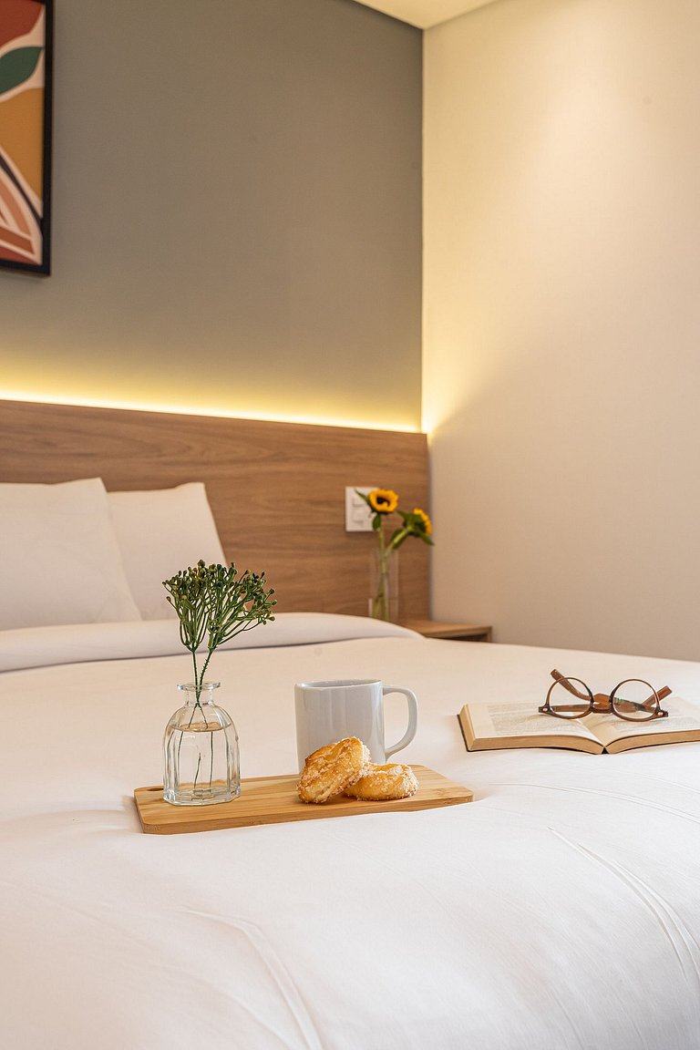 Studio c cama queen e varanda | Próx Av paulista