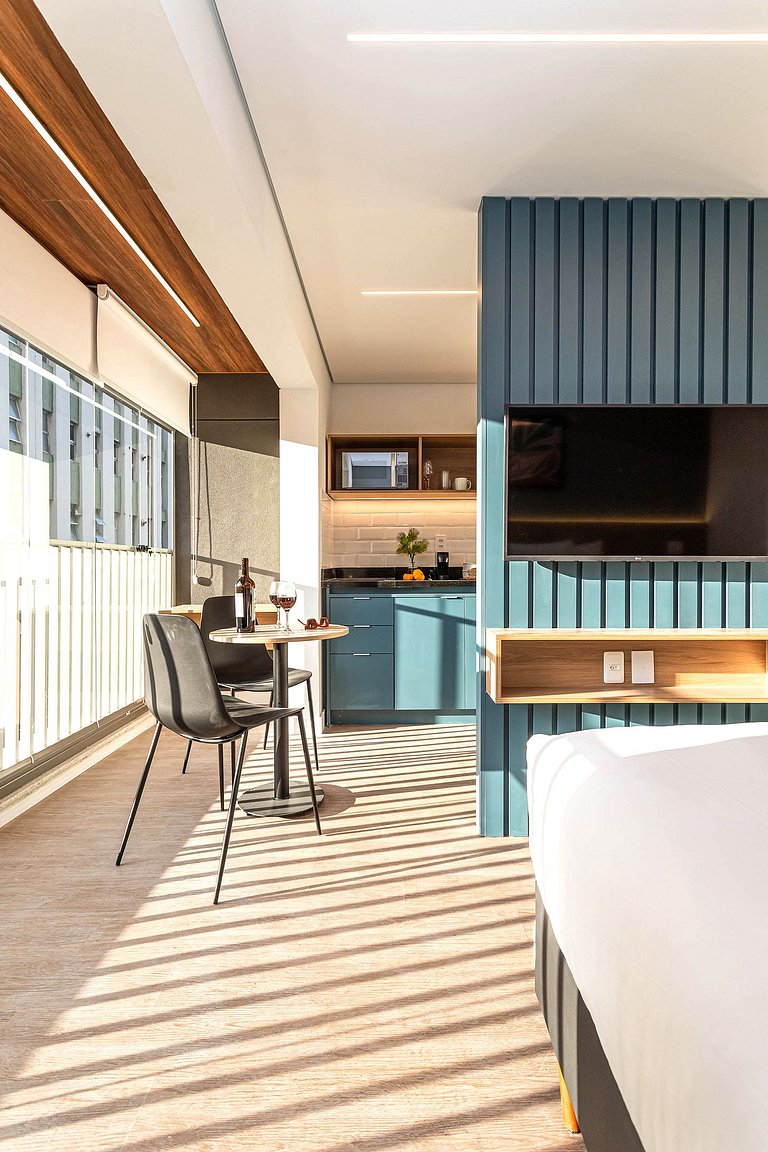 Studio c cama queen e varanda | Próx Av paulista