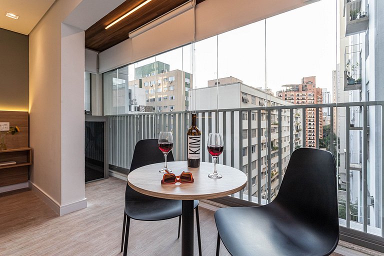 Studio c cama queen e varanda | Próx Av paulista
