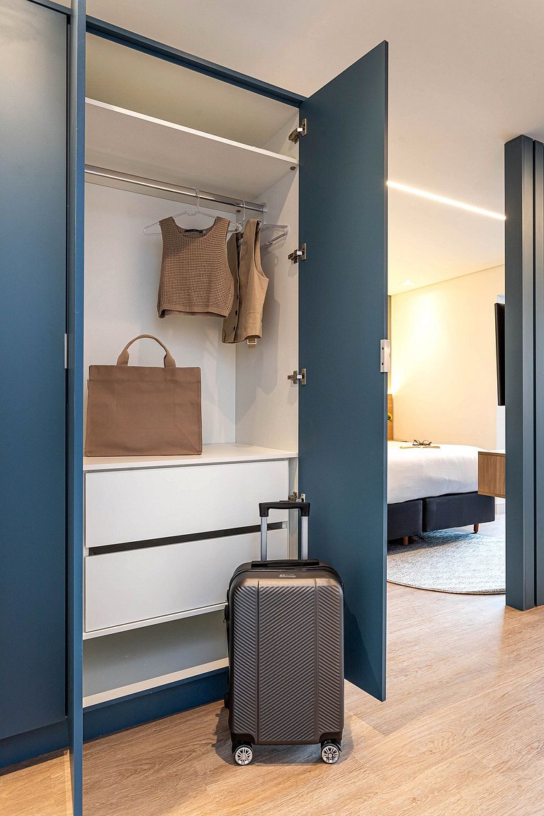 Studio c cama queen e varanda | Próx Av paulista