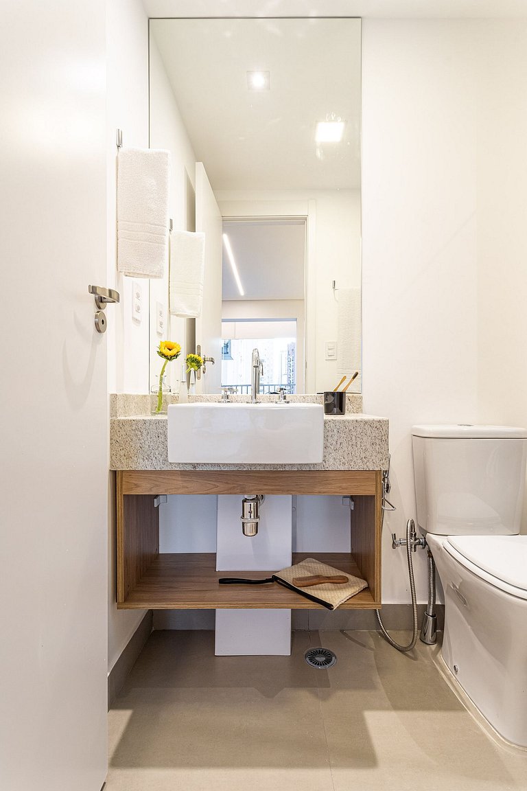 Studio c cama queen e varanda | Próx Av paulista