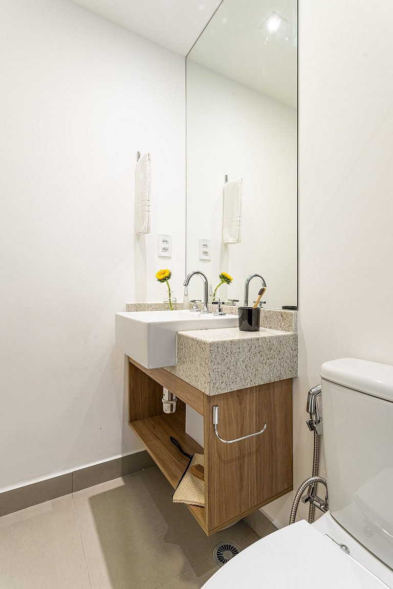 Studio c cama queen e varanda | Próx Av paulista