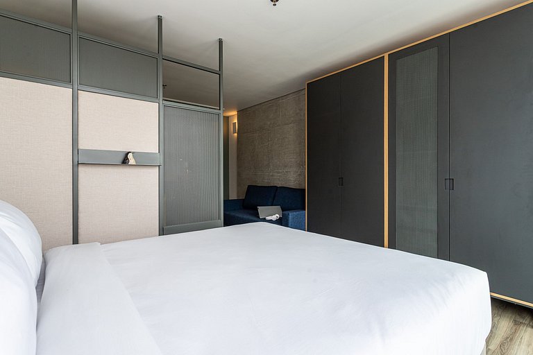 Studio, cama queen, varanda e café |Metrô Fradique