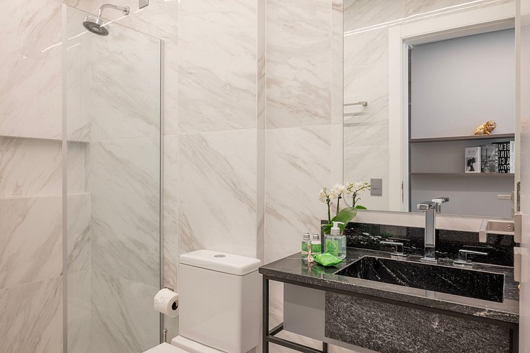 Apto luxuoso de 2 quartos | Balneário Shopping