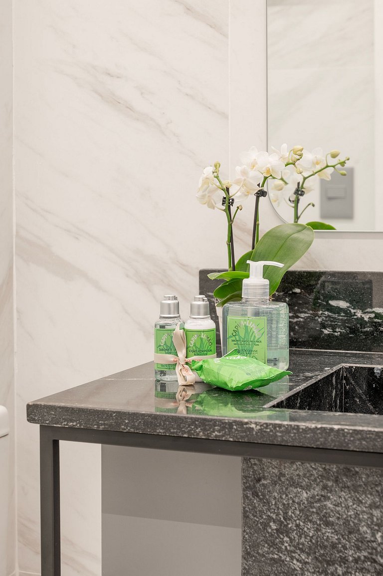 Apto luxuoso de 2 quartos | Balneário Shopping