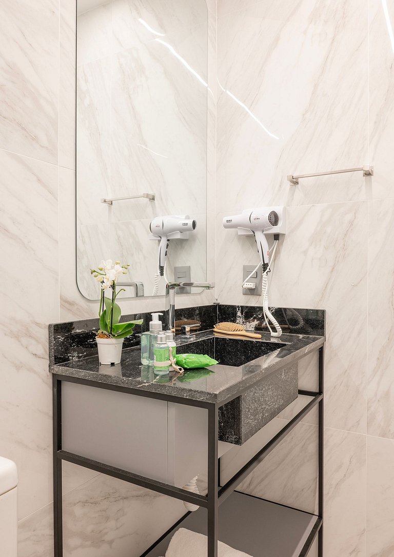 Apto luxuoso de 2 quartos | Balneário Shopping