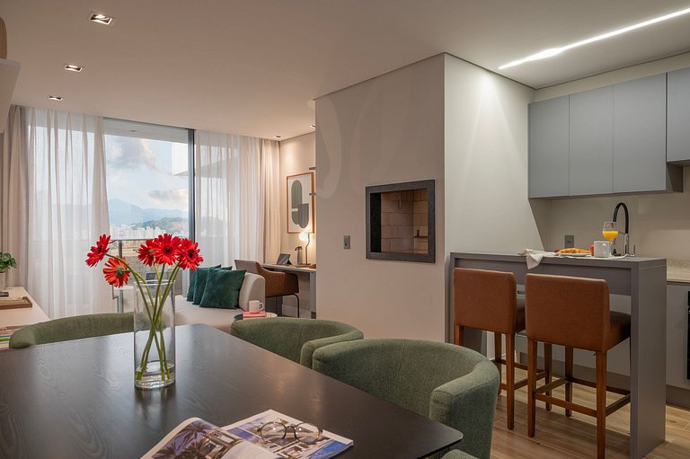 Apto luxuoso de 2 quartos | Balneário Shopping