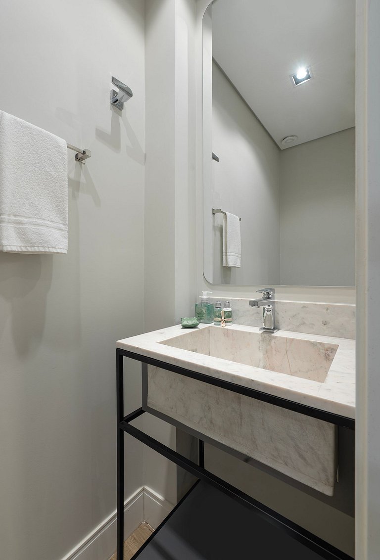 Apto luxuoso de 2 quartos | Balneário Shopping