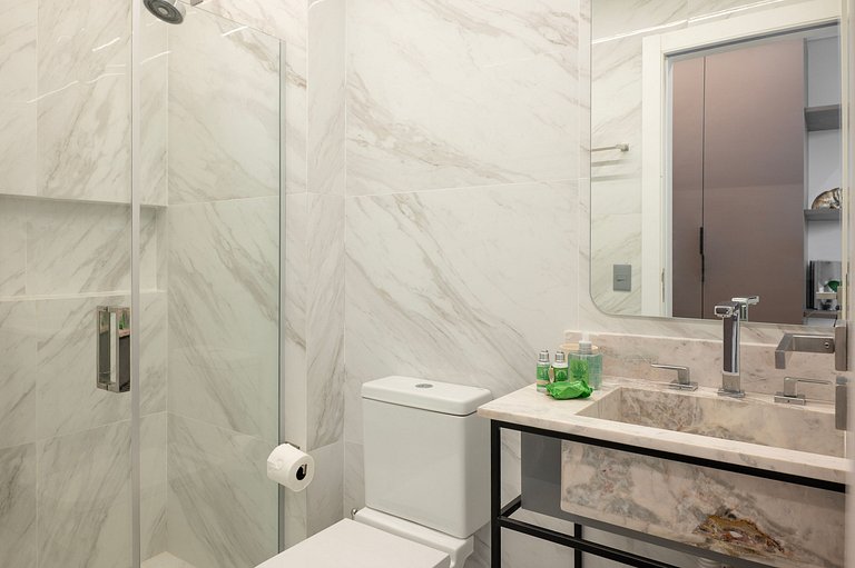 Apto luxuoso de 2 quartos | Balneário Shopping