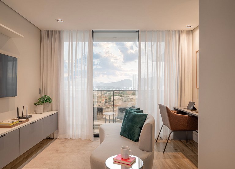 Apto de 2 quartos no Balneário Shopping | Luxo