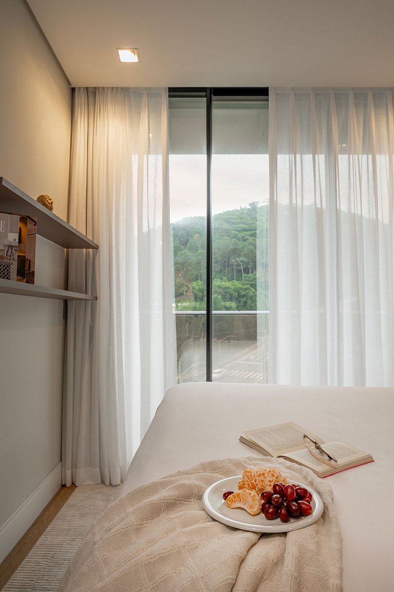 Apto luxuoso com 2 quartos | Balneário Shopping
