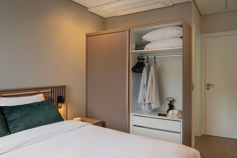 Apto luxuoso com 2 quartos | Balneário Shopping