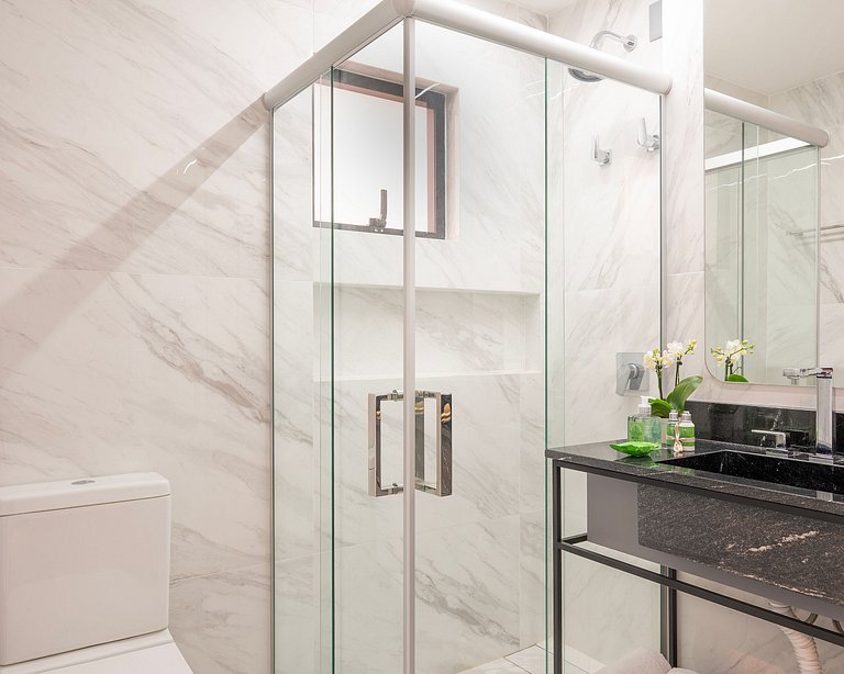 Apto luxuoso com 2 quartos | Balneário Shopping