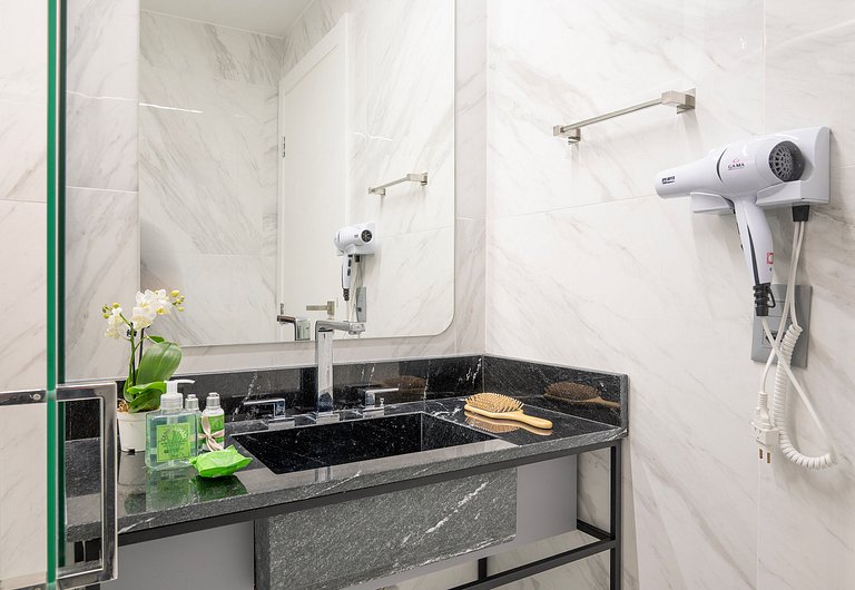 Apto luxuoso com 2 quartos | Balneário Shopping