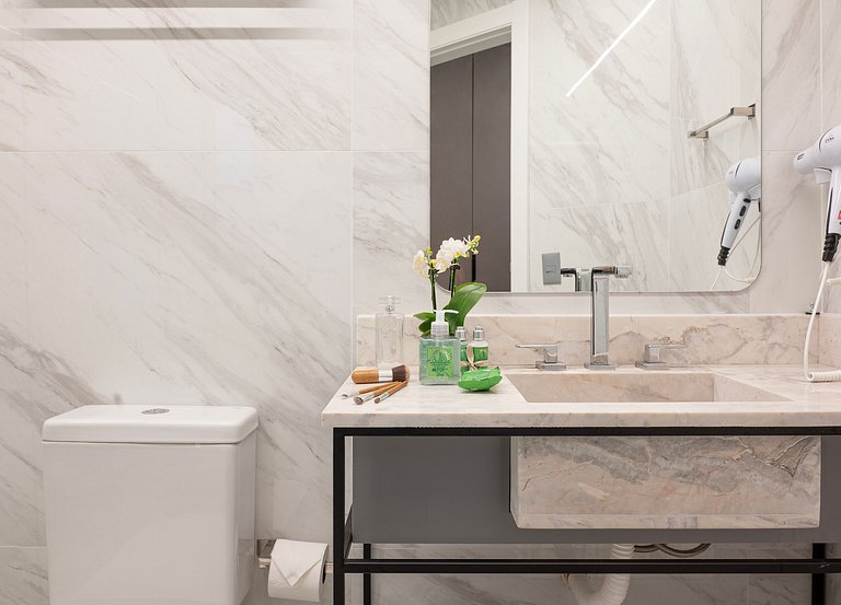 Apto luxuoso com 2 quartos | Balneário Shopping