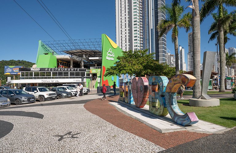 Apto de 2 quartos ao lado do Balneário Shopping