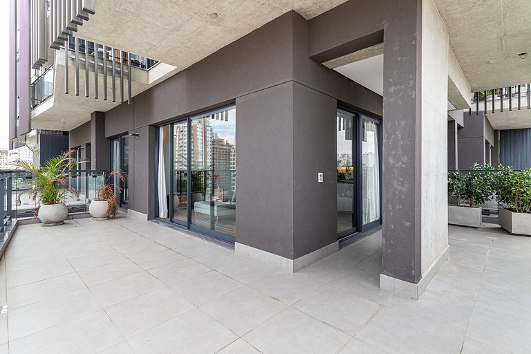 Studio com sacada | Prédio c piscina em Pinheiros