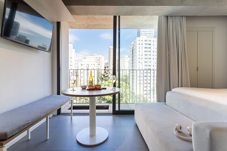 Studio funcional com varanda | Prédio com piscina