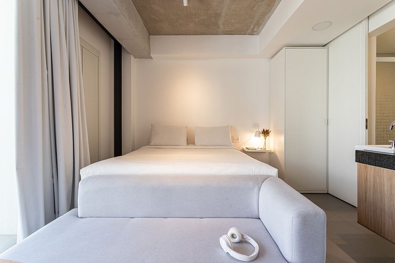 Studio funcional com varanda | Prédio com piscina