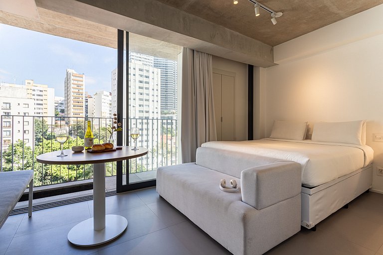 Studio funcional com varanda | Prédio com piscina
