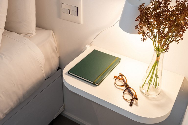 Estúdio funcional com varanda | Prédio com piscina