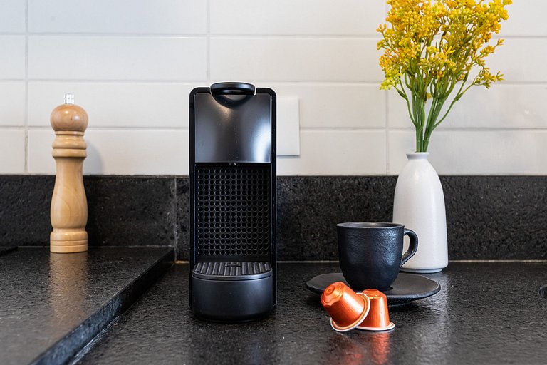 Estúdio funcional com varanda | Prédio com piscina