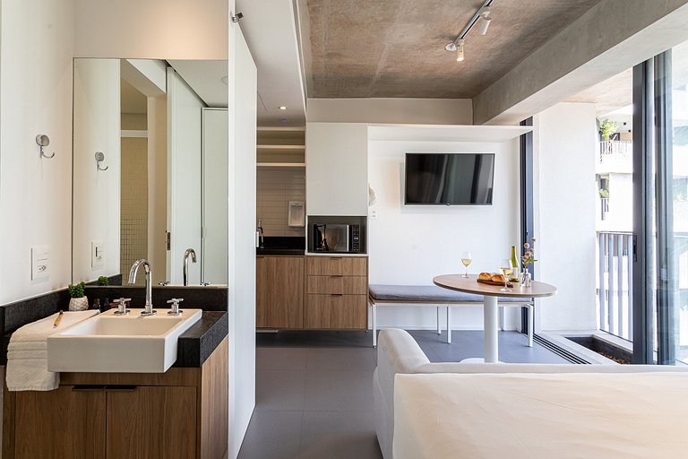 Studio funcional com varanda | Prédio com piscina