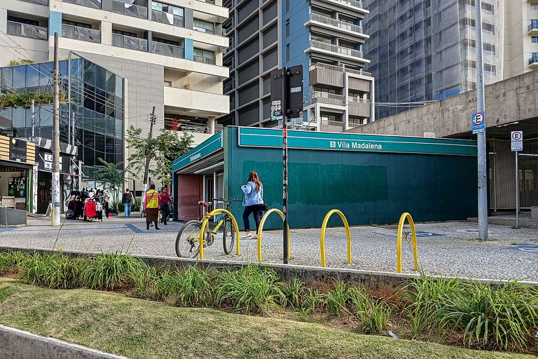 Studio funcional com varanda | Prédio com piscina