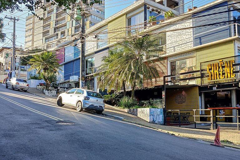 Studio funcional com varanda | Prédio com piscina
