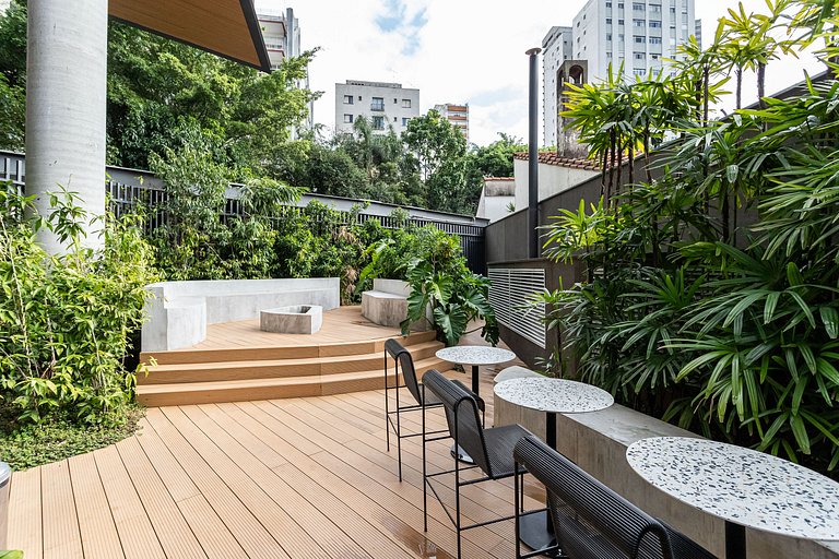 Studio funcional com varanda | Prédio com piscina