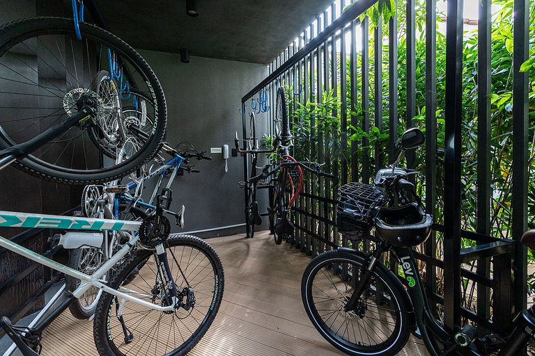 Estúdio funcional com varanda | Prédio com piscina