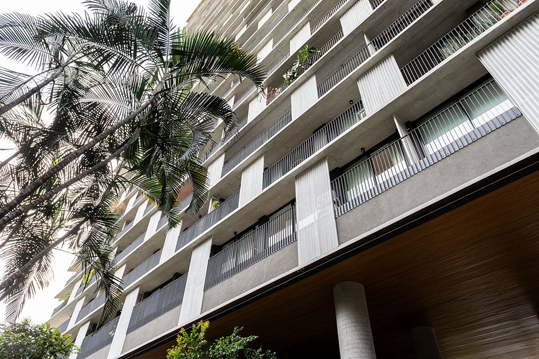 Studio funcional com varanda | Prédio com piscina