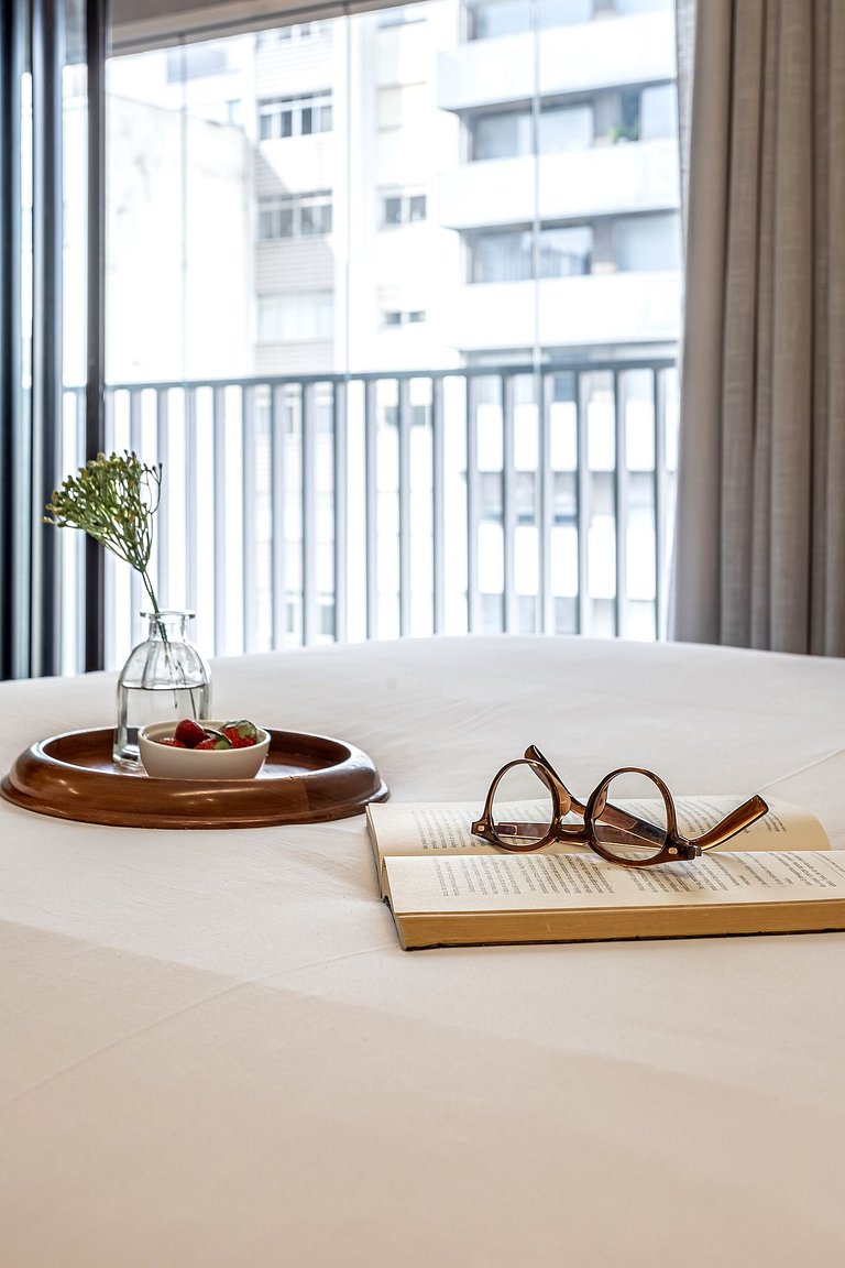 Estúdio c varanda, próx Av Paulista c piscina