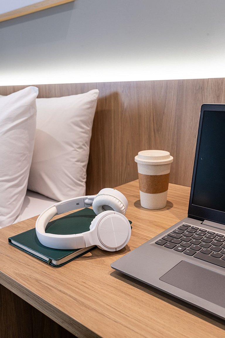 Estúdio c varanda, próx Av Paulista c piscina