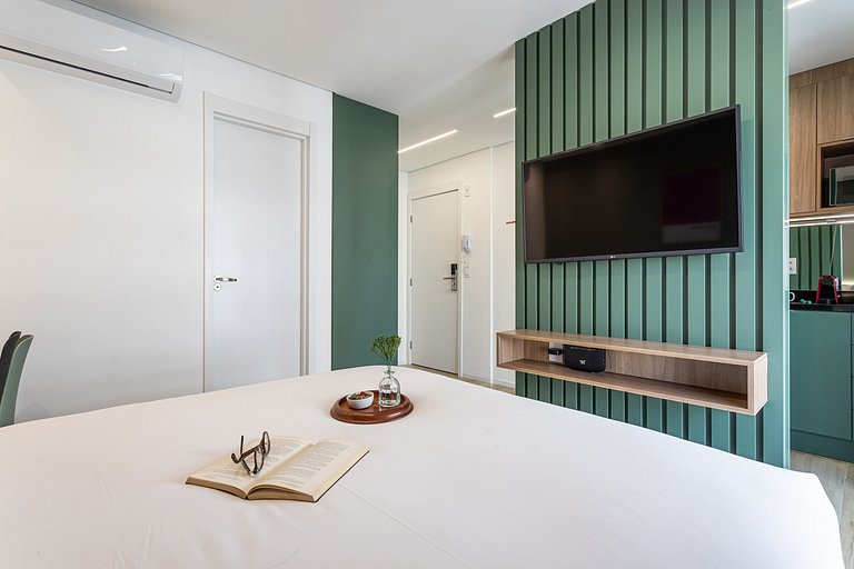 Estúdio c varanda, próx Av Paulista c piscina