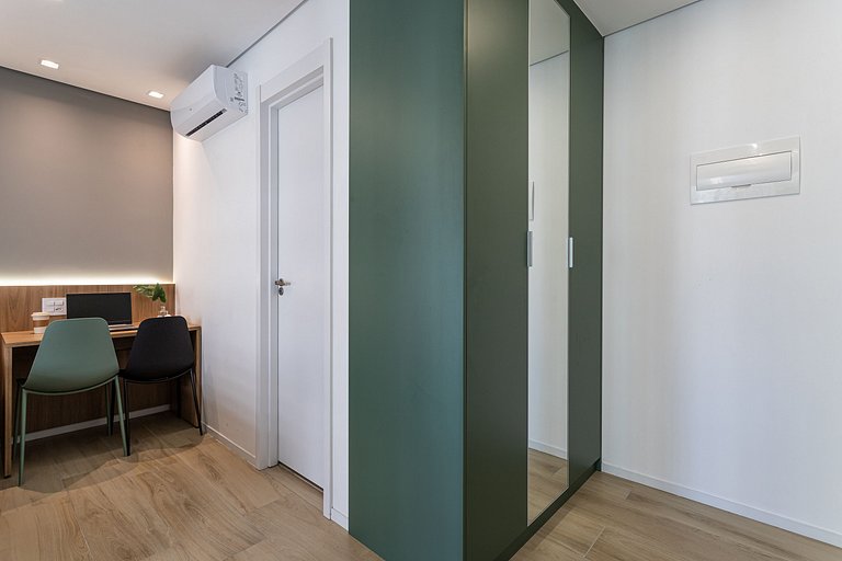 Estúdio c varanda, próx Av Paulista c piscina