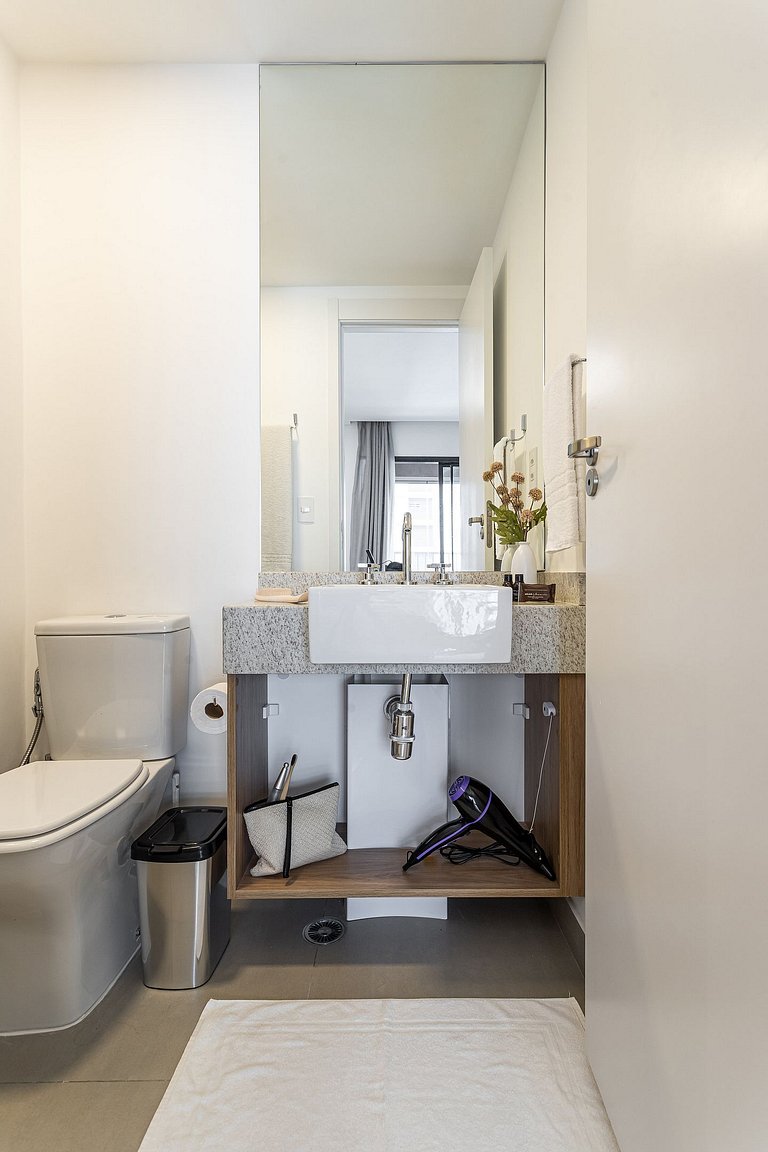 Estúdio c varanda, próx Av Paulista c piscina