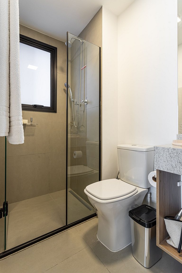 Estúdio c varanda, próx Av Paulista c piscina