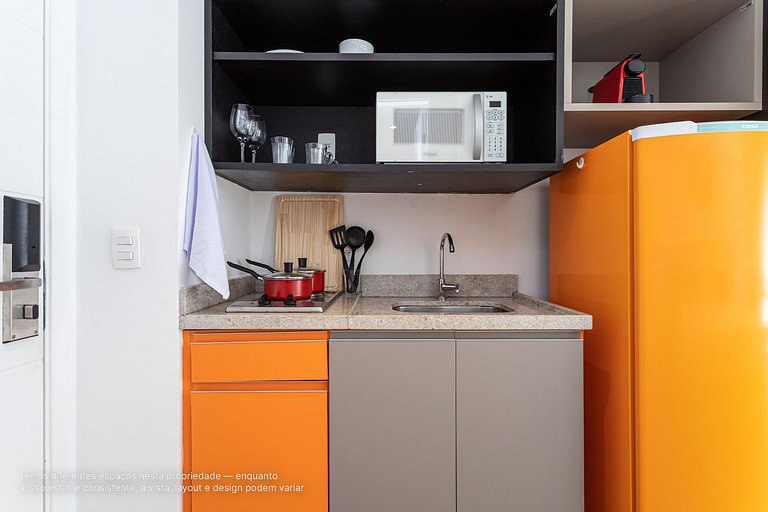 Studio casal c sacada e garagem prox à Faria Lima