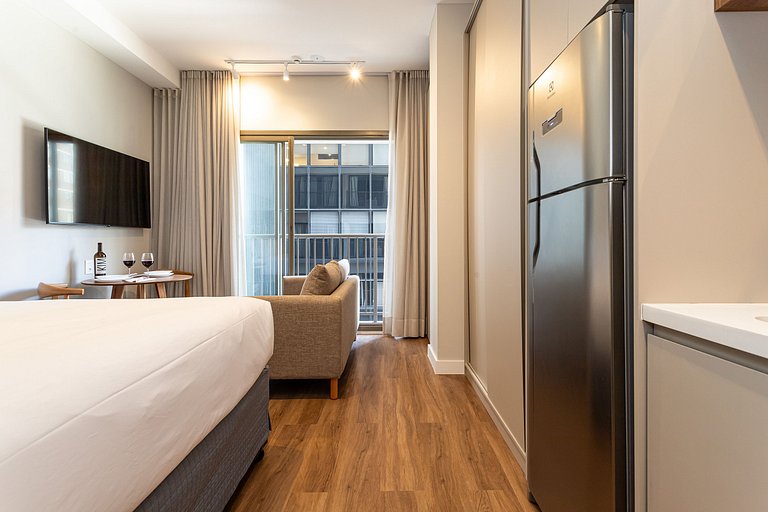 Estúdio em prédio c piscina e academia Av Angélica