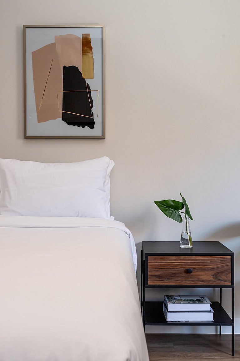 Estúdio em prédio c piscina e academia Av Angélica