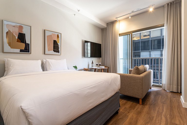 Estúdio em prédio c piscina e academia Av Angélica