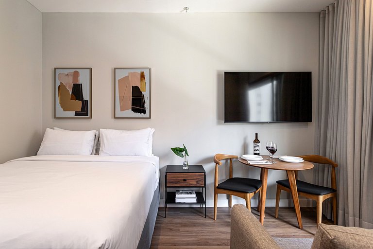 Estúdio em prédio c piscina e academia Av Angélica