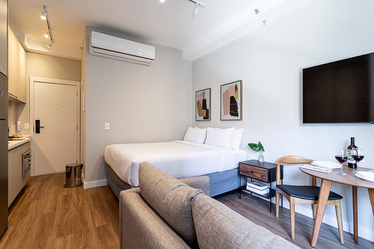 Estúdio em prédio c piscina e academia Av Angélica