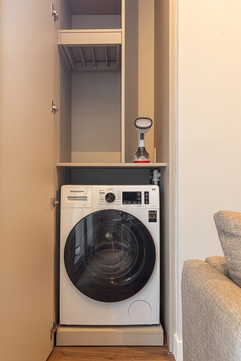 Estúdio em prédio c piscina e academia Av Angélica