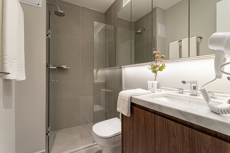 Estúdio em prédio c piscina e academia Av Angélica