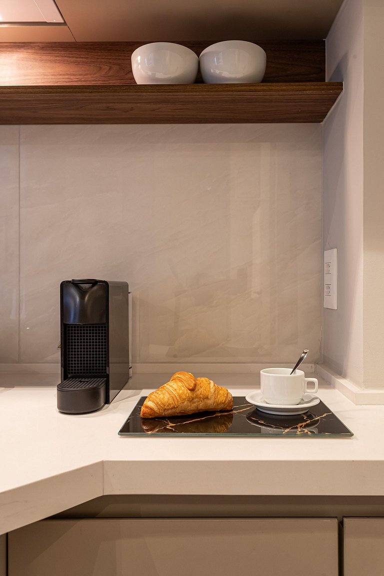 Estúdio em prédio c piscina e academia Av Angélica