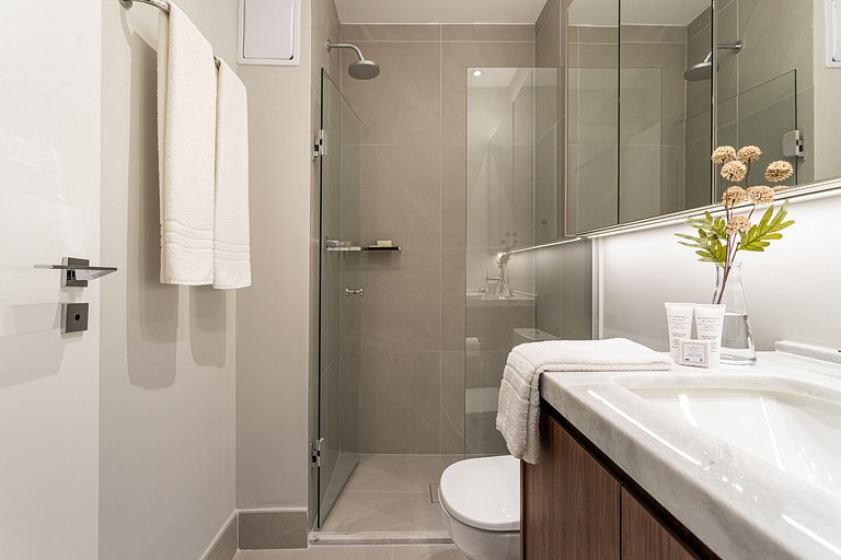 Estúdio em prédio c piscina e academia Av Angélica